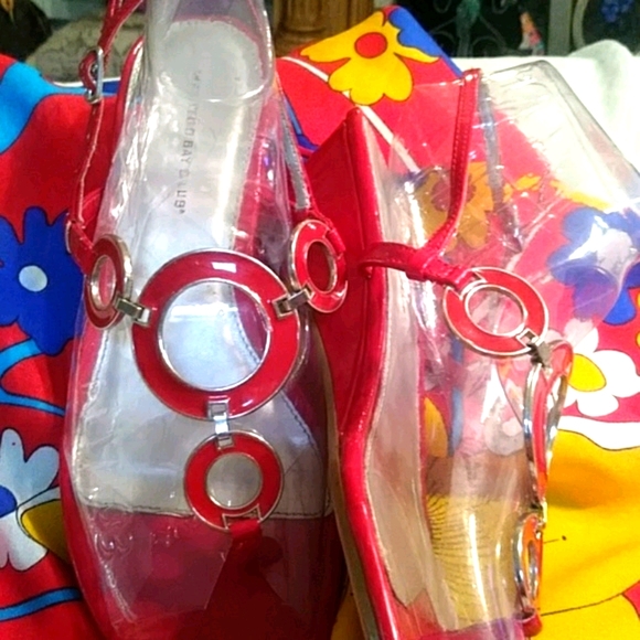 Red wedge sandals. - Picture 2 of 8